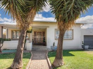 3 Bed House in Regents Park
