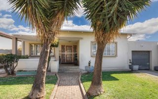 3 Bedroom House in Regents Park