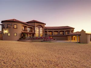 6 Bed House in Mooikloof Heights