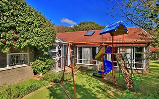 5 Bedroom House in Moret