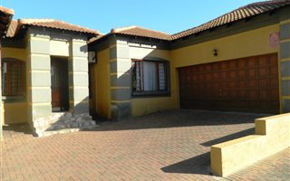 3 Bedroom Duet in Ninapark