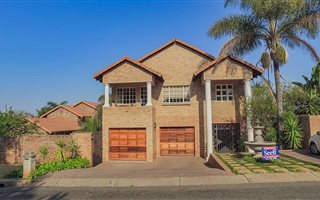4 Bedroom House in Sterrewag