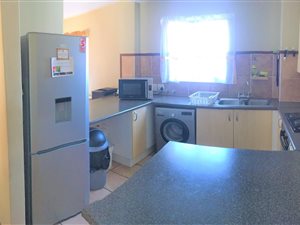 2 Bed Apartment in Die Hoewes
