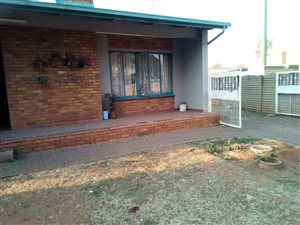 3 Bedroom House in Vanderbijlpark CE6