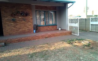 3 Bedroom House in Vanderbijlpark CE6