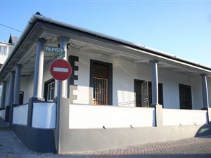 2 Bed House in Mossel Bay Central
