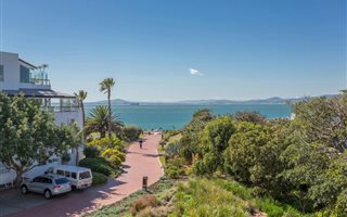 3 Bedroom Apartment in Mouille Point