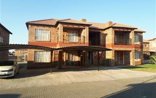 3 Bedroom Apartment in Waterval East