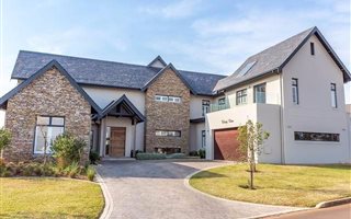 5 Bedroom House in Cotswold Downs Estate