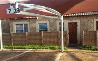 2 Bedroom Townhouse in Olievenhoutbos