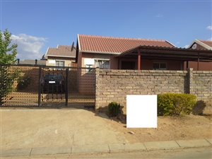 2 Bed House in Roodepoort Central