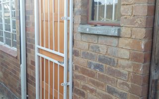 1 Bedroom Garden Cottage in Orange Grove