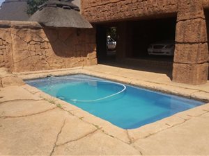 1 Bedroom House in Mnandi AH