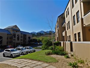 2 Bed Apartment in Klein Welgevonden