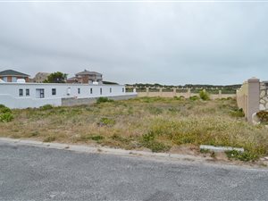 844 m² Land available in Struisbaai