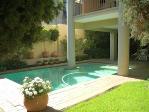 1 Bed Apartment in Benmore Gardens