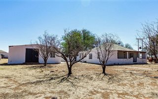 1075 ha Farm in Douglas