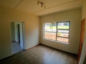 2 Bed Apartment in Honeydew Manor