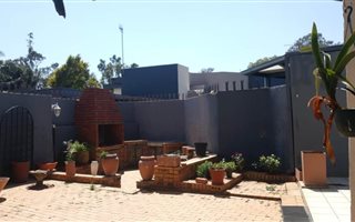 3 Bedroom Duplex in Waterkloof Glen