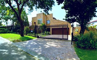 5 Bedroom House in Country View