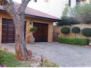 3 Bedroom House in Azaleapark