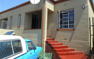 2 Bedroom House in Rosettenville