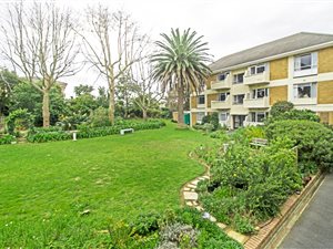 2 Bed Apartment in Wynberg Upper