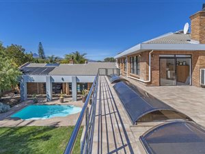 6 Bed House in The Links