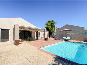 5 Bed House in Edgemead