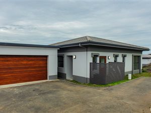3 Bed Simplex in Palm Lakes Estate