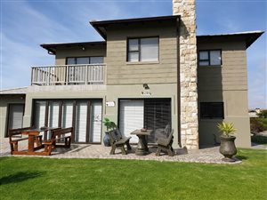 3 Bed Townhouse in Hartenbos Landgoed