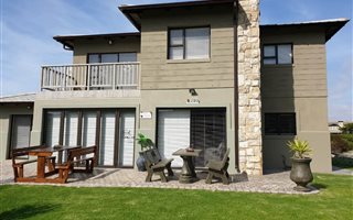 3 Bedroom Townhouse in Hartenbos Landgoed