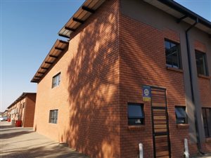 500 m² Office Space in Waterval East