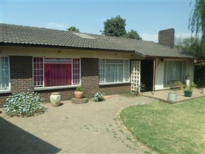 4 Bed House in Lambton Gardens