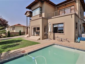 4 Bed House in Aspen Hills