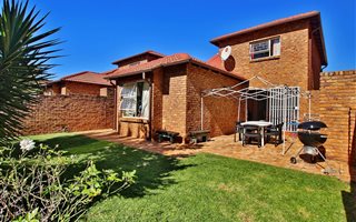 3 Bedroom Townhouse in Weltevreden Park