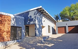 3 Bedroom House in Heuwelsig