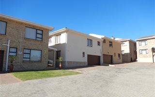 3 Bedroom Townhouse in Hartenbos Heuwels