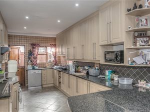 5 Bed House in Kabega