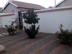 2 Bed House in Mahube Valley