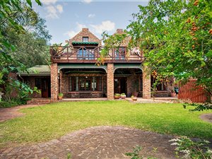 6 Bed House in The Village