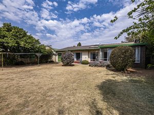 3 Bed House in Robertsham