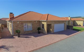 3 Bedroom House in Kragga Kamma