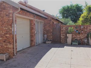 2 Bed Townhouse in Wierda Glen