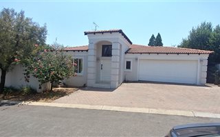 3 Bedroom Cluster in Maroeladal