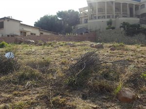 1049 m² Land available in Safarituine