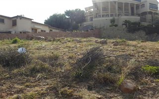 1049 m² Land available in Safarituine