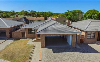 2 Bedroom Townhouse in Uitenhage Central