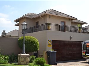 3 Bed House in Honeydew Manor