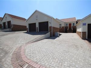 3 Bed Apartment in Beacon Bay